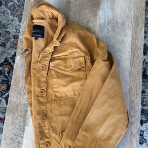 Gold jacket with four pockets